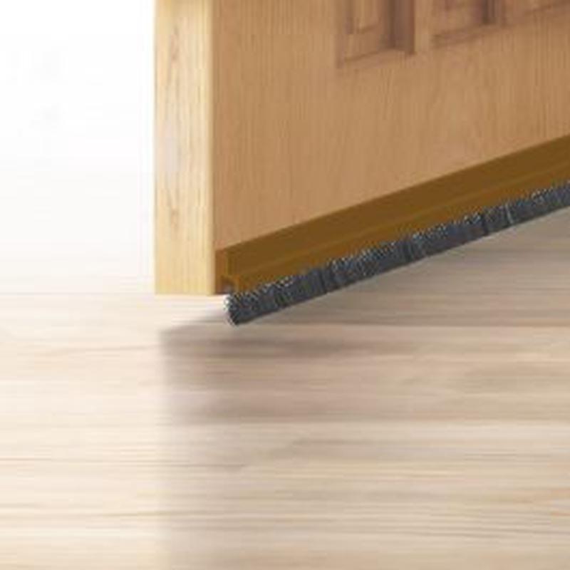 AXTON BROWN PVC DOOR BOTTOM STICKER WITH BRUSH 1MT