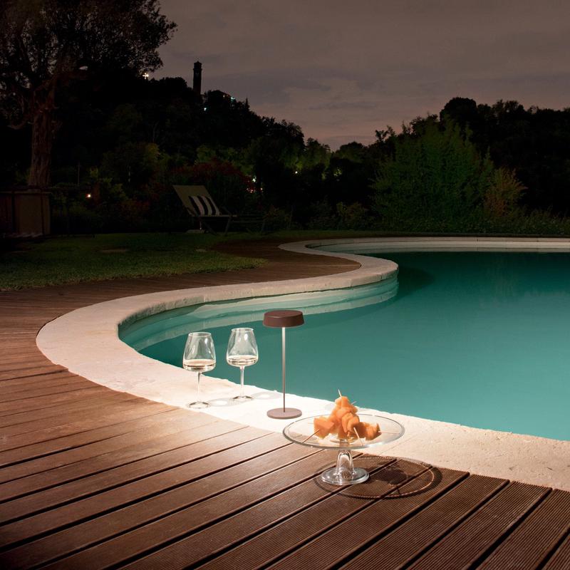 WHITE LED ALUMINUM COCKTAIL TABLE LAMP 29.5X12X12CM IP54